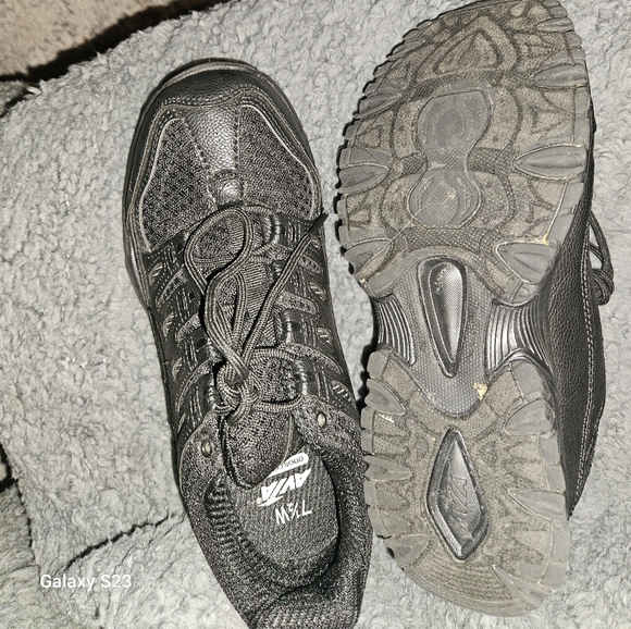 Shoes - Picture 2 of 4